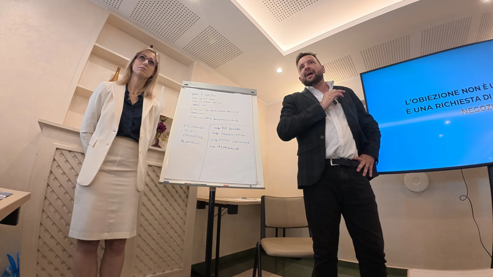 Formatori durante l'evento: gestione delle obiezioni e negoziazione in studio dentistico