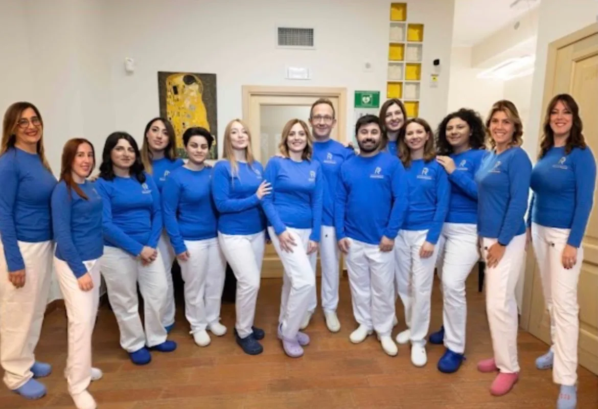 Team di uno studio dentistico organizzato e affiatato