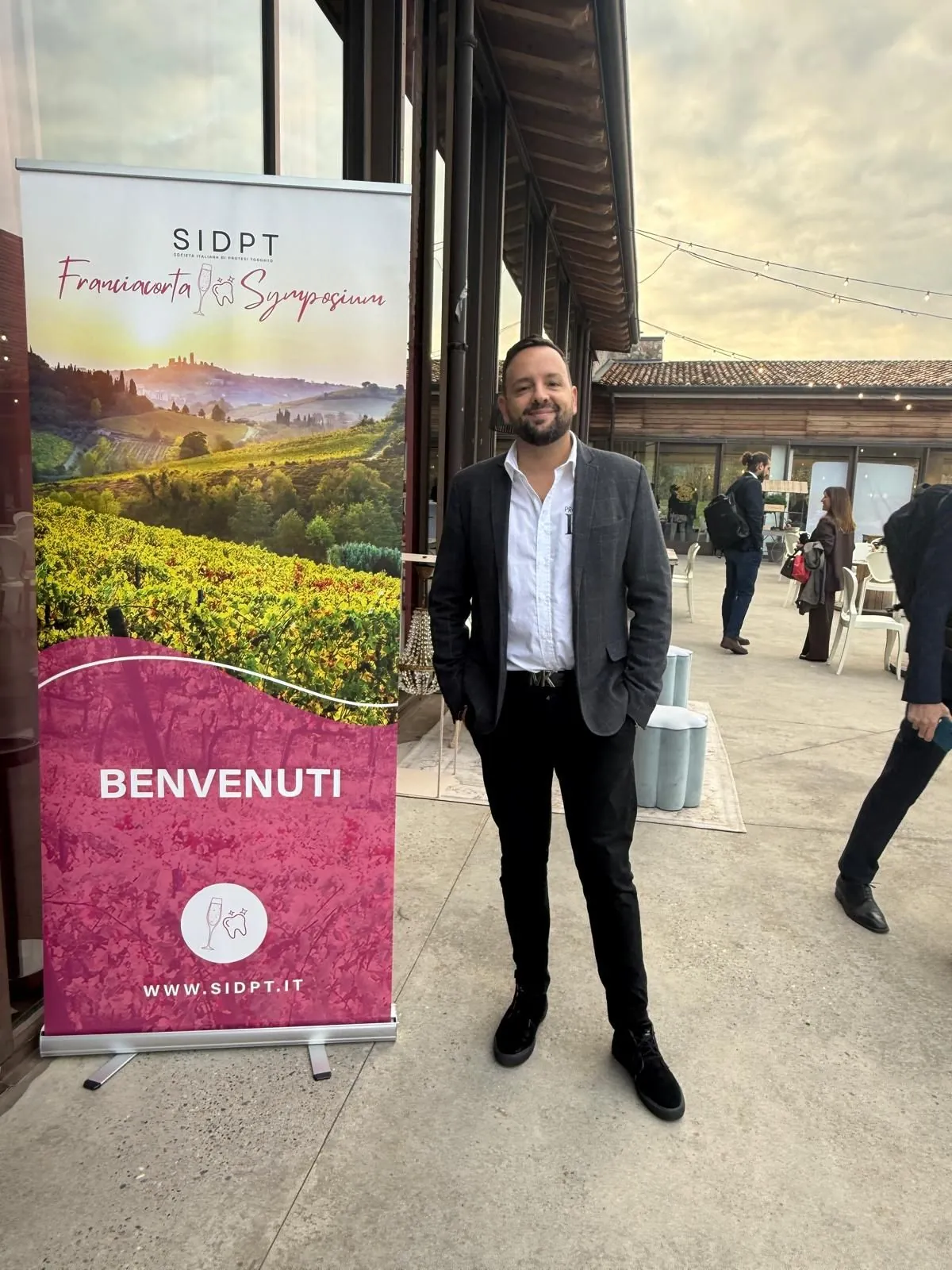 Federico Vecchio all'ingresso di un congresso SIDPT
